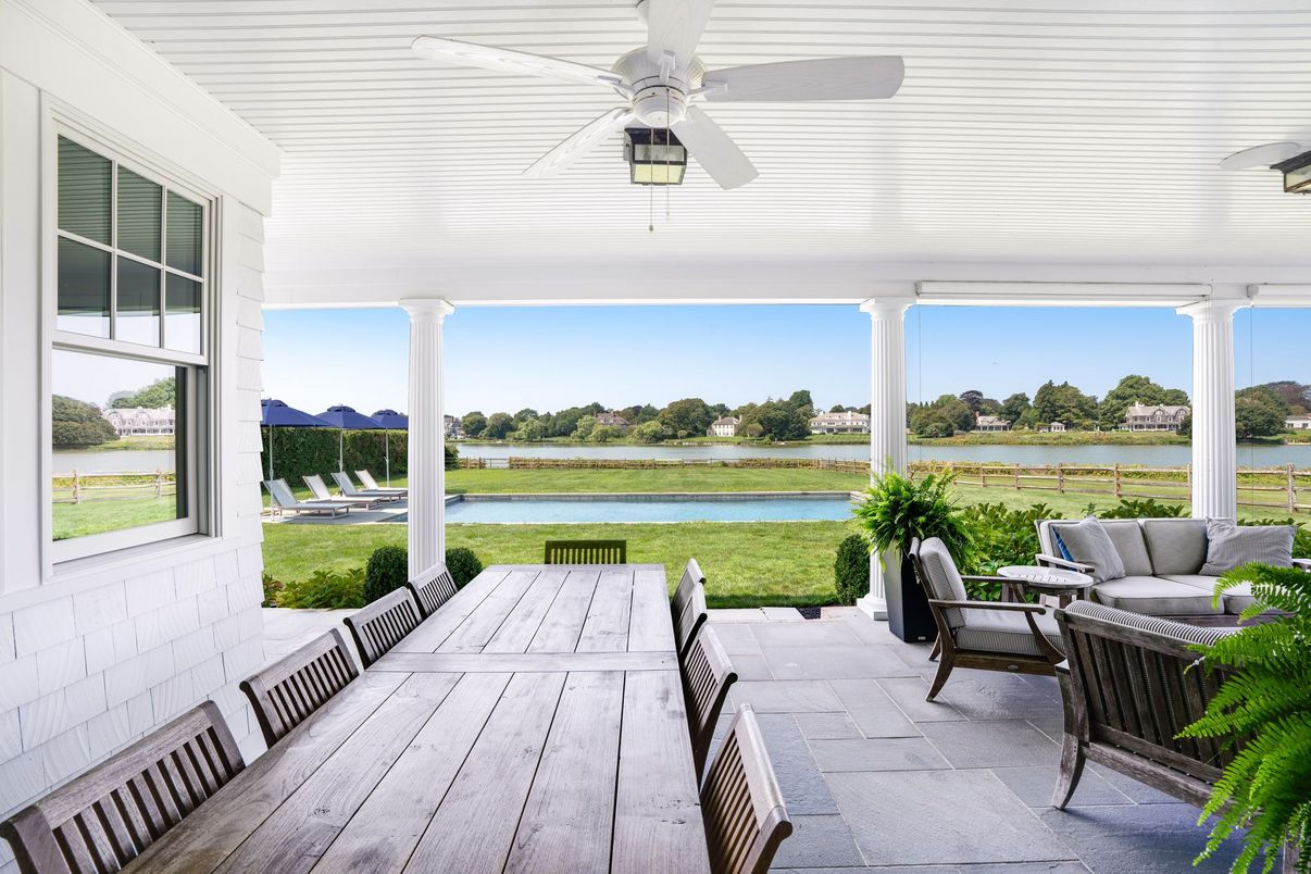 Exterior, Interior, Sun Room, Water