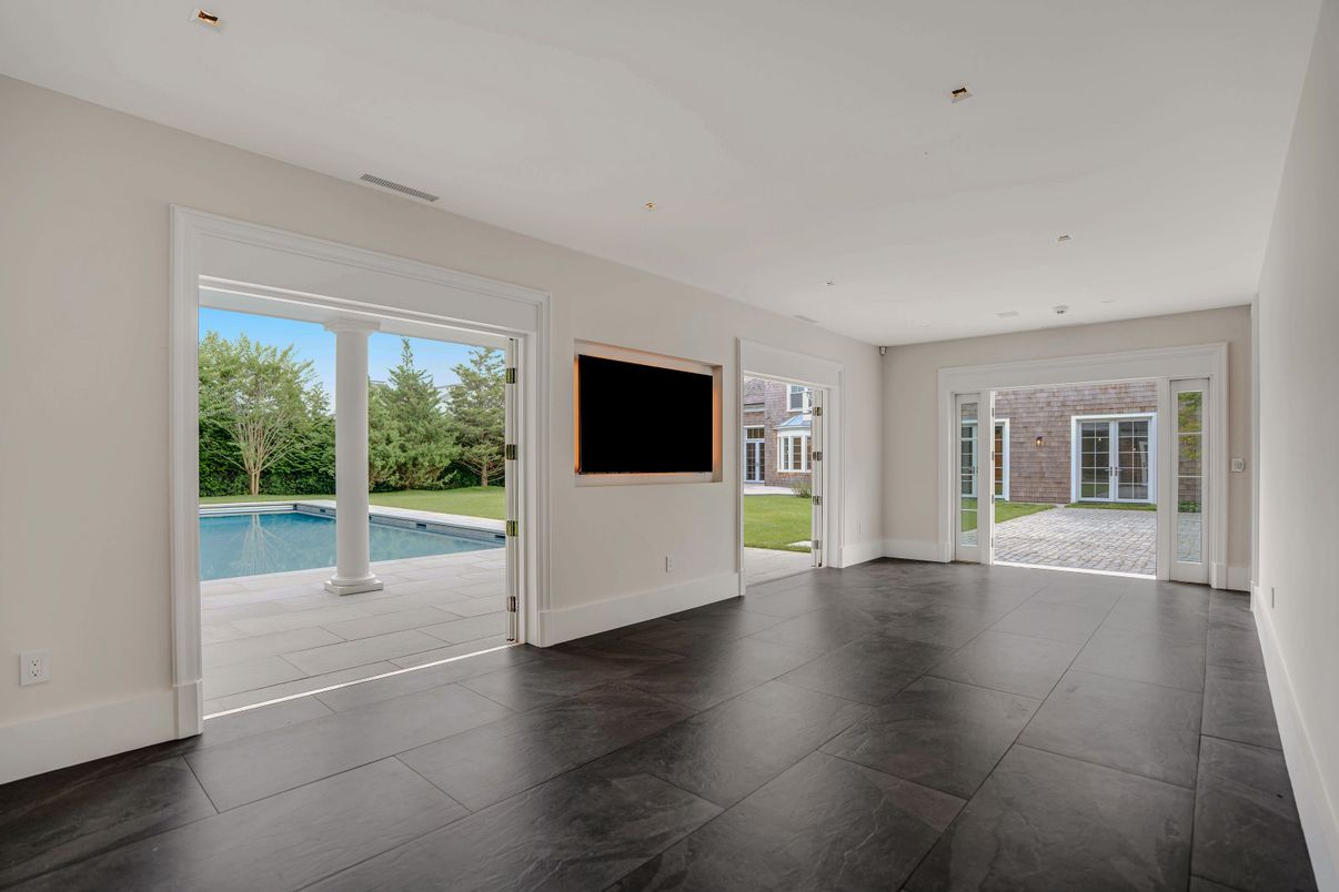 Empty room, Interior, Recessed Lighting