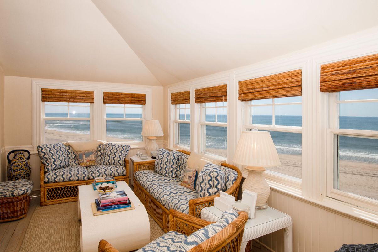 Interior, Living room, Water