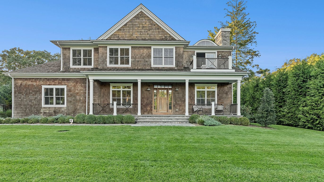Exterior, Facade, Brick Facade, Farmhouse