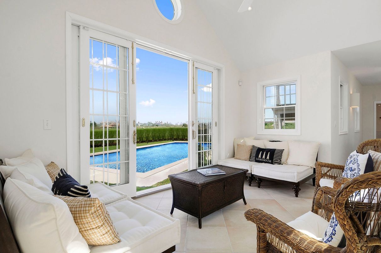 Interior, Living room, Water