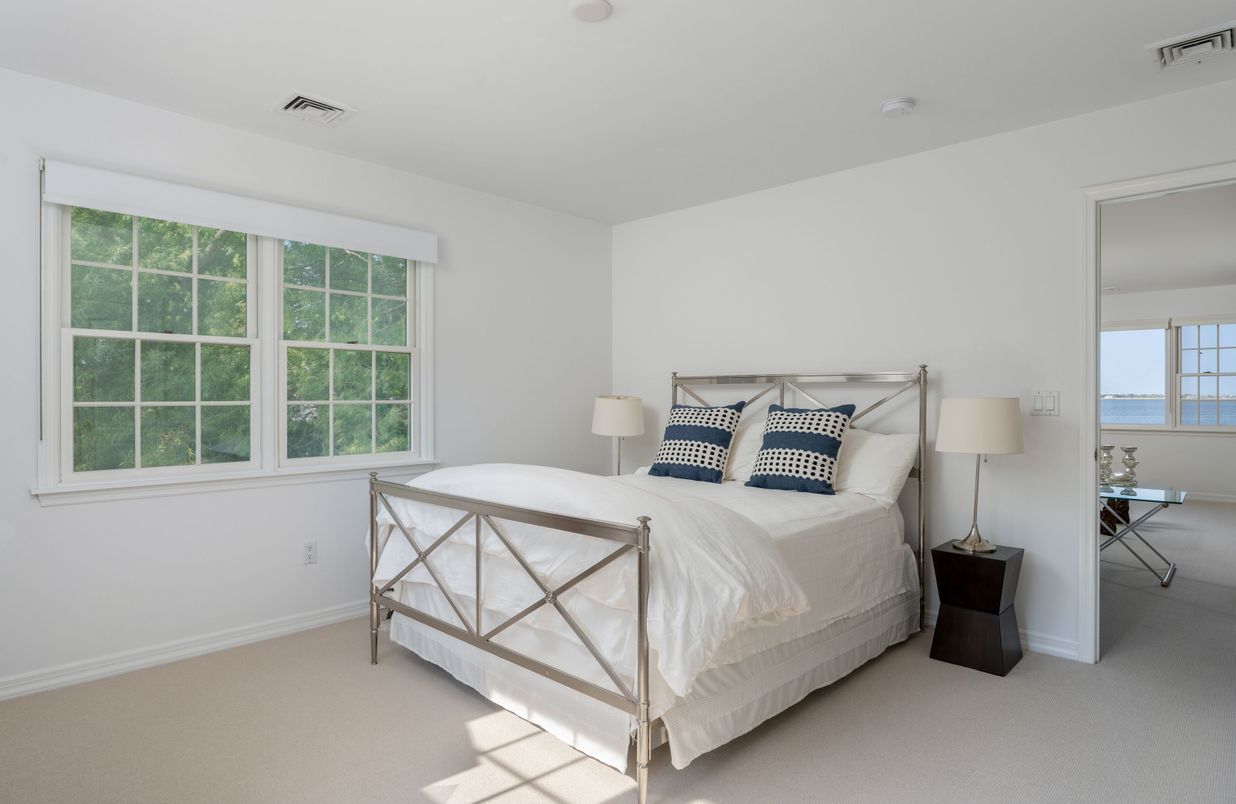 Bedroom, Interior, Water