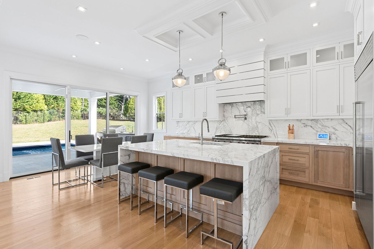 Dining room, Interior, Kitchen, Marble Walls, Pendant Lights, Recessed Lighting, Stainless Steel Appliances, Wood Texture Flooring