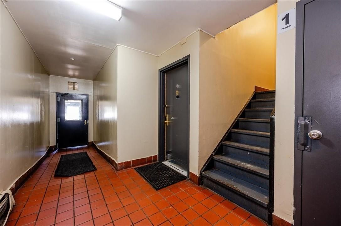 Elevator, Interior