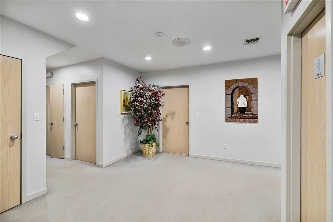 Empty room, Interior, Recessed Lighting