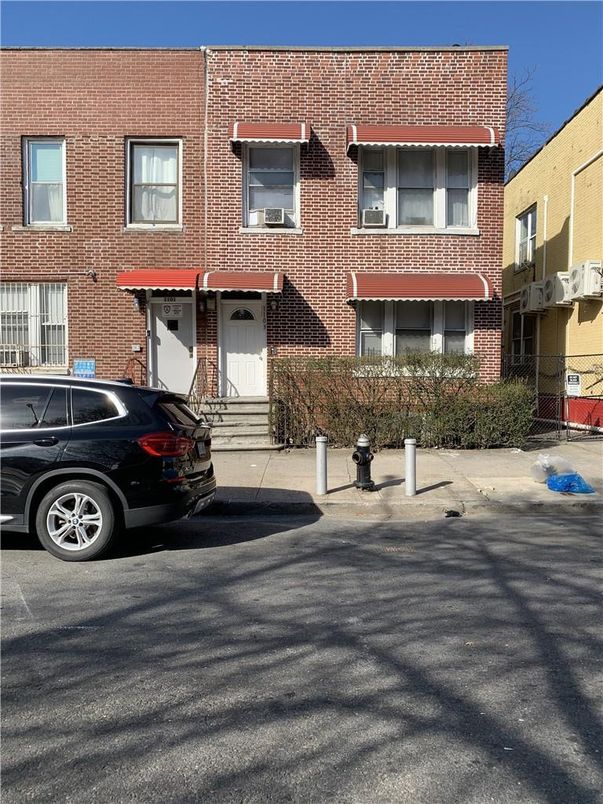 Exterior, Facade, Brick Facade, Rowhouse