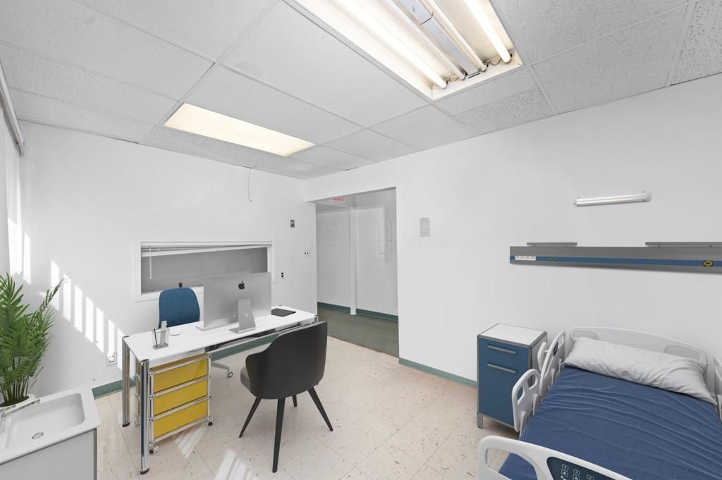 Home Office, Interior