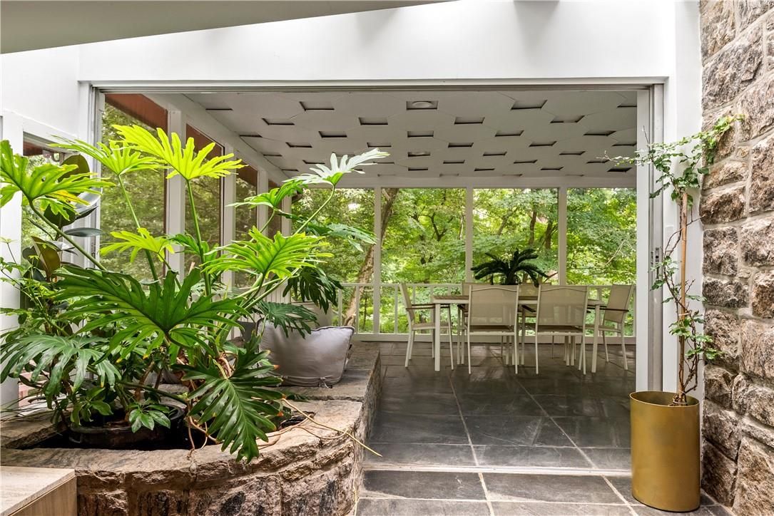 Dining room, Interior