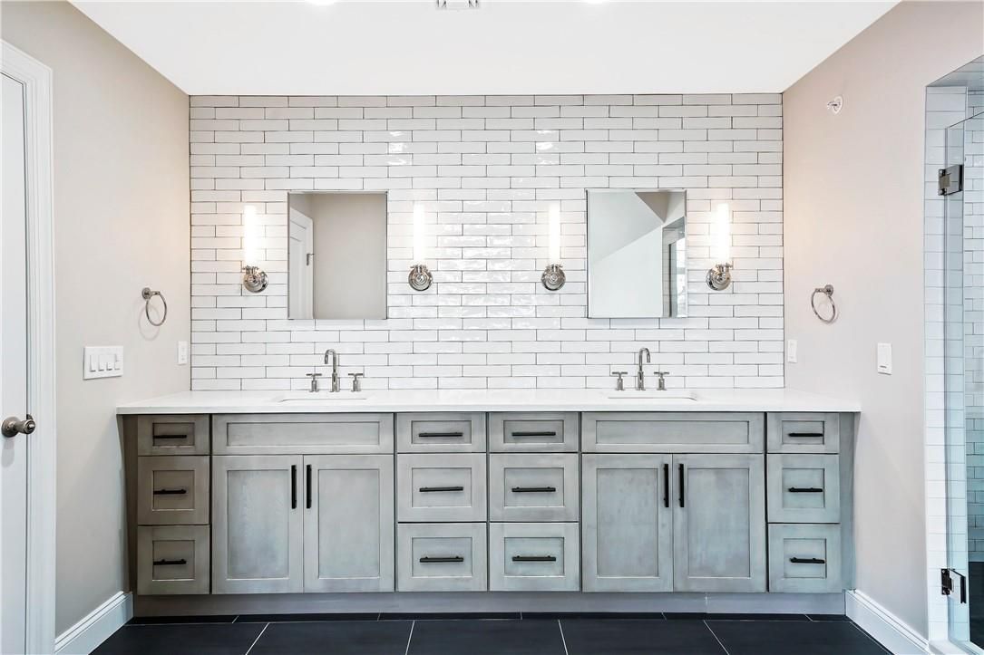 Bathroom, Dual Sink Vanities, Interior