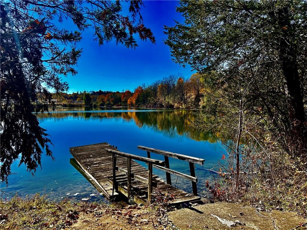 Exterior, Lake