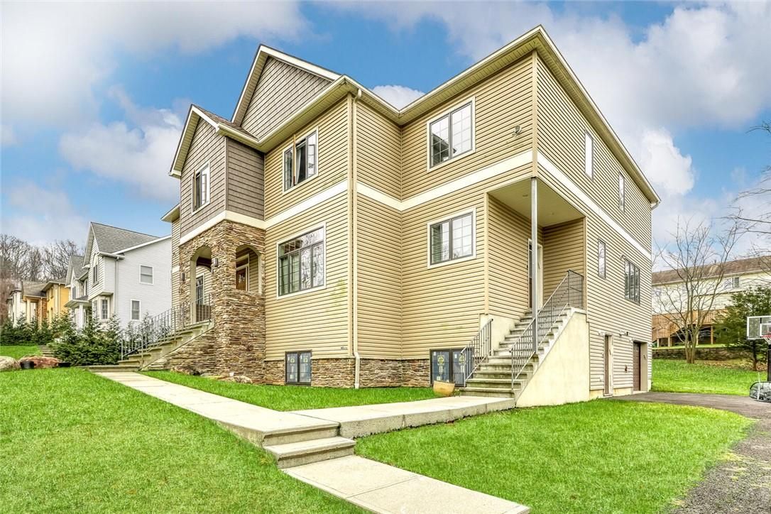 Attached, Backyard, Exterior, Facade, Queen Anne Victorian