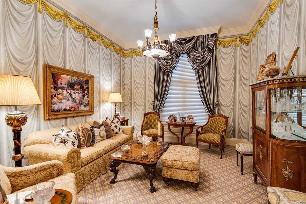 Chandelier, Interior, Living room
