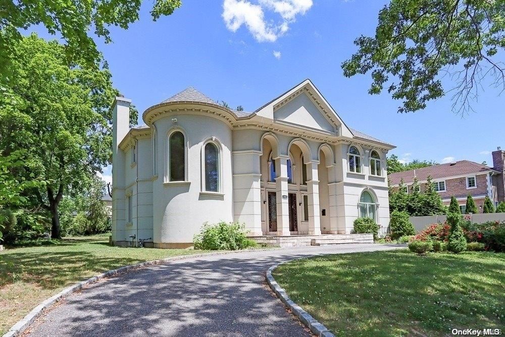 Exterior, Facade, Queen Anne Victorian