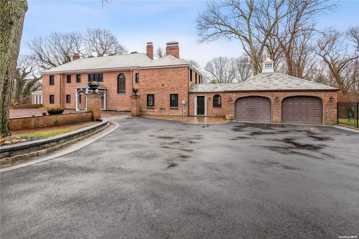 Attached, Exterior, Facade, Brick Facade, French Provincial