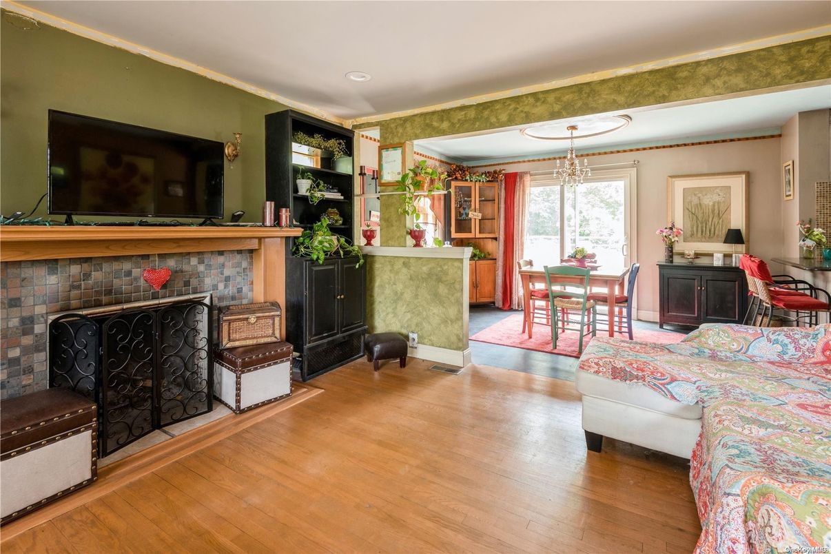 Chandelier, Dining room, Fireplace, Interior, Recessed Lighting, Wood Texture Flooring