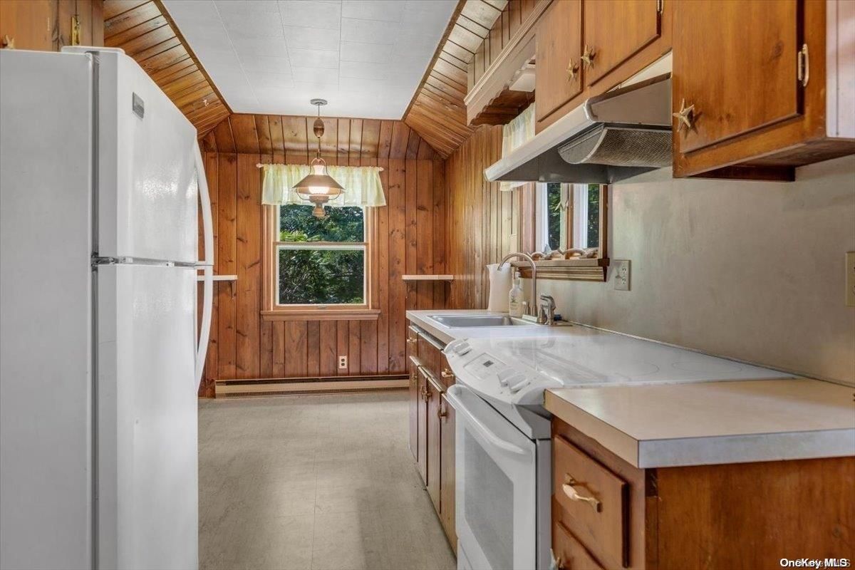 Interior, Kitchen, Pendant Lights, Wooden Walls