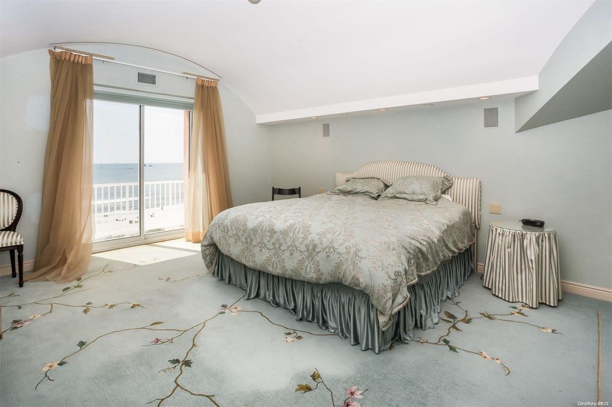 Bedroom, Interior, Water