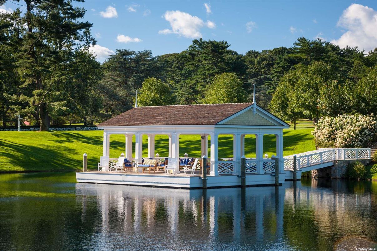 Exterior, Lake