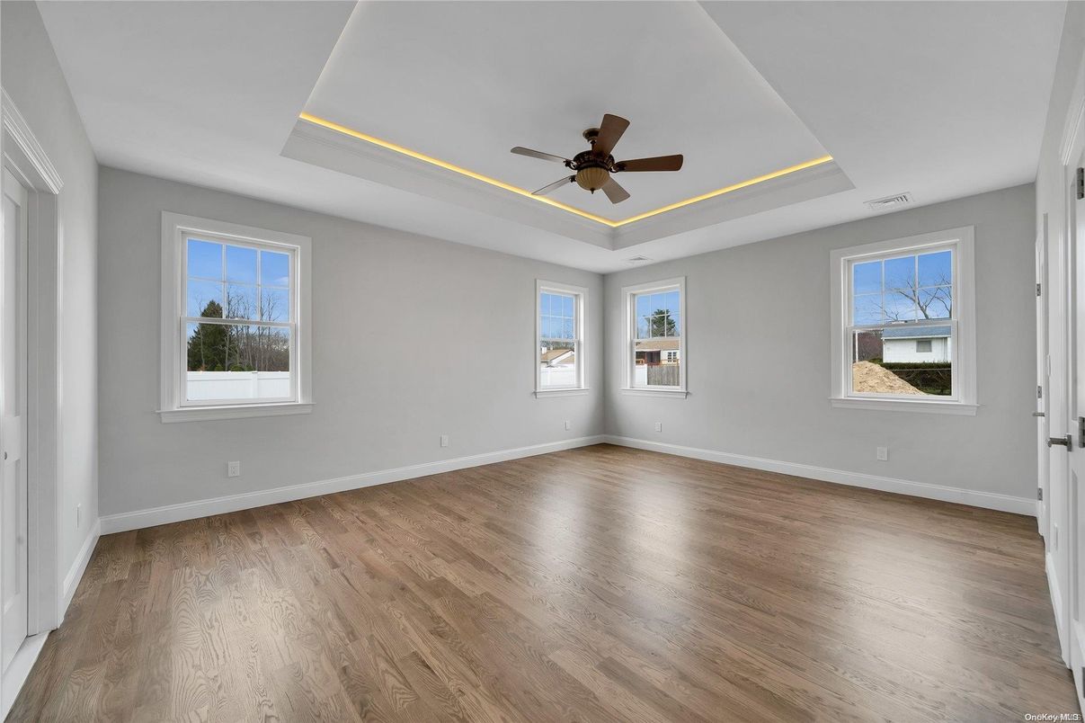 Empty room, Interior, Recessed Lighting, Wood Texture Flooring