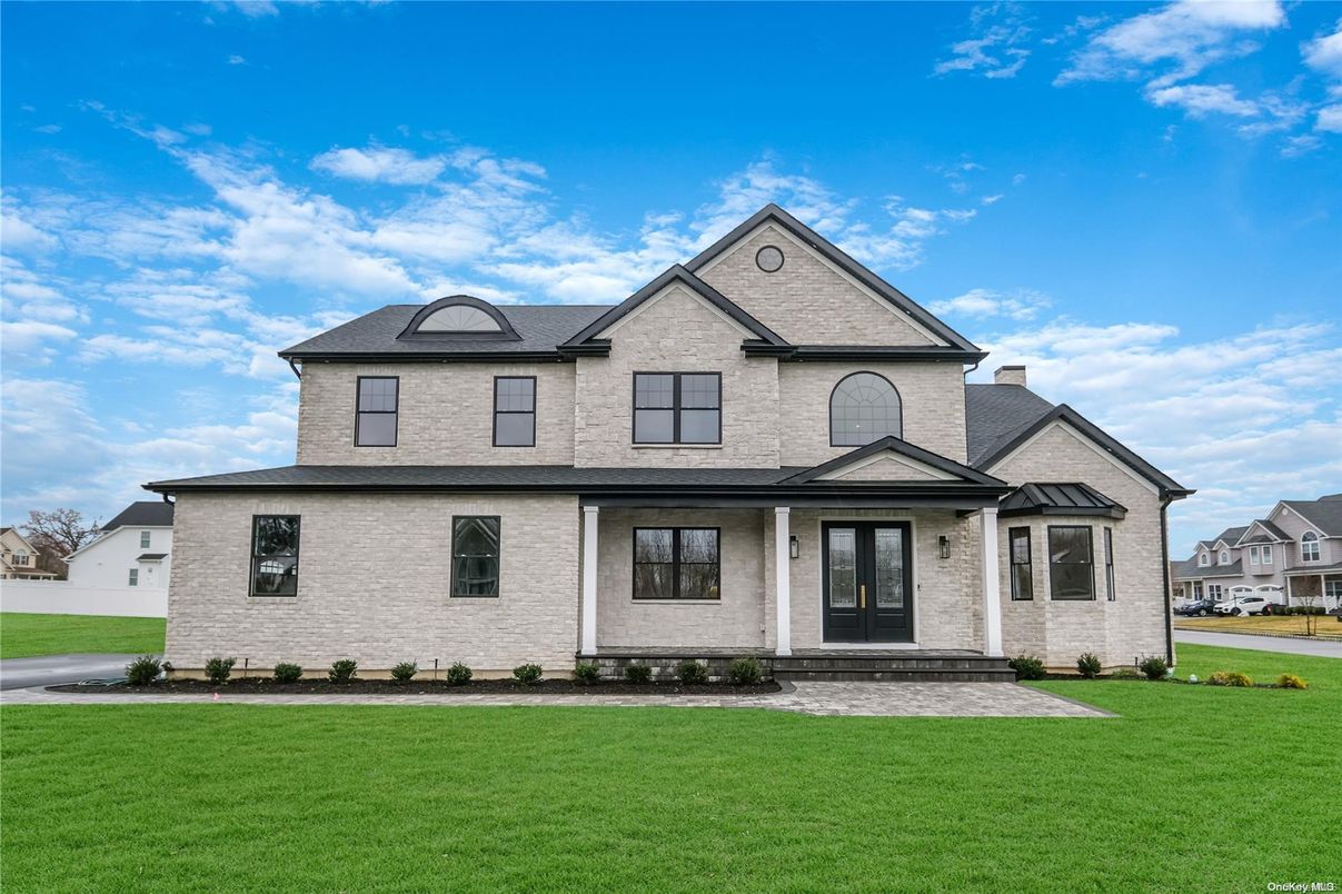 Exterior, Facade, Farmhouse