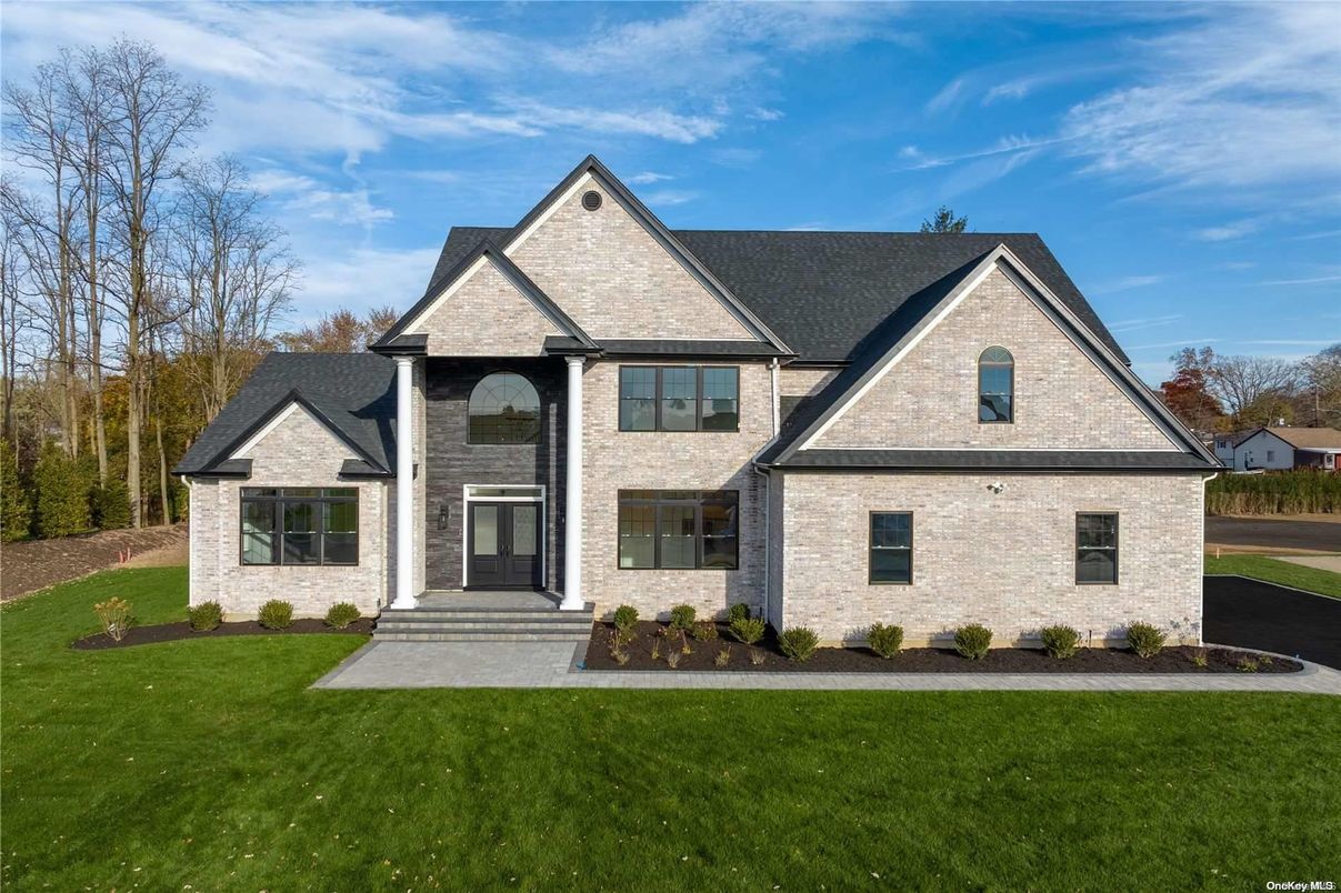 Exterior, Facade, Brick Facade, Brick Traditional