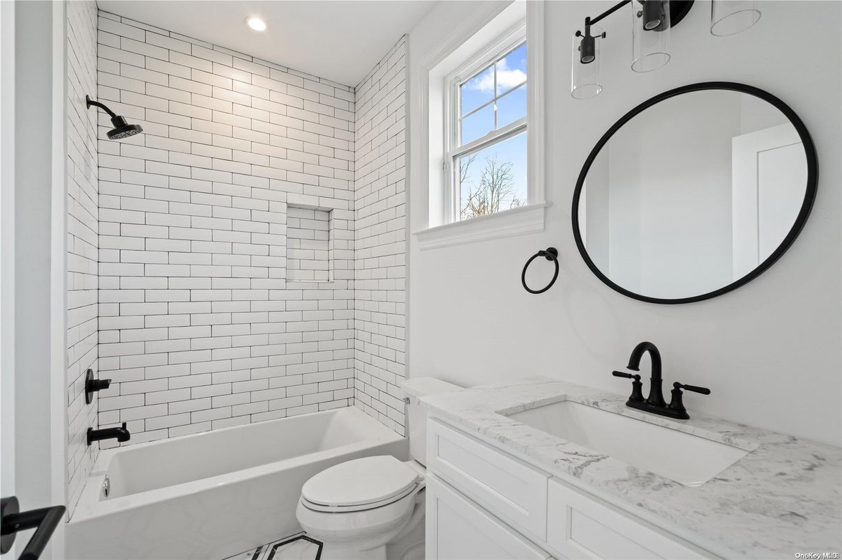 Bathroom, Interior, Recessed Lighting