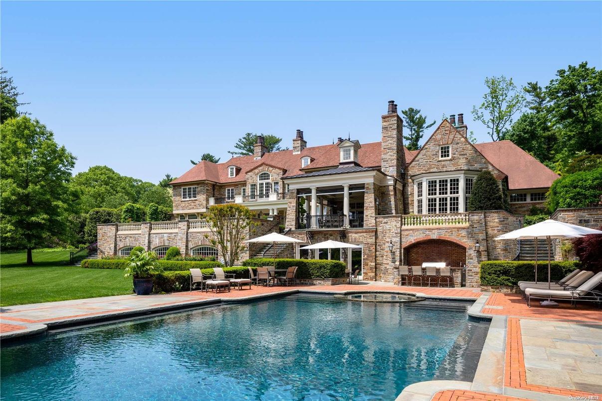 Exterior, Fireplace, Pool