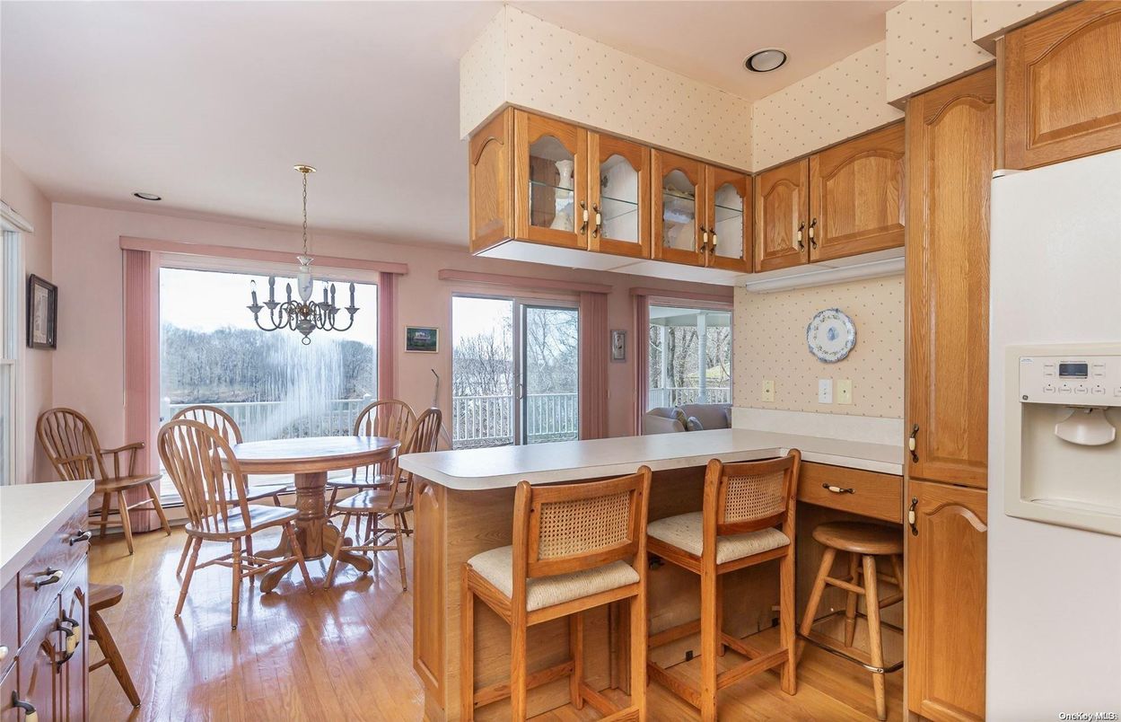 Chandelier, Dining room, Interior, Recessed Lighting, Wood Texture Flooring