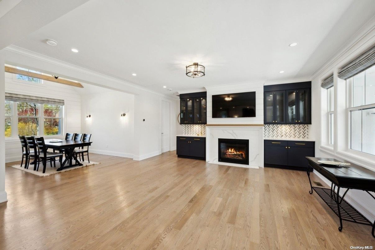Dining room, Fireplace, Interior, Recessed Lighting, Wood Texture Flooring