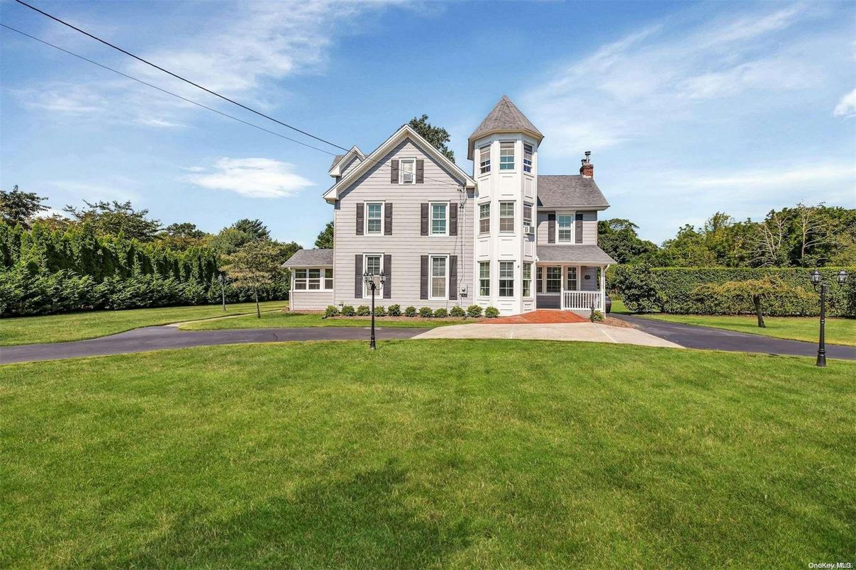 Attached, Backyard, Exterior, Facade, Queen Anne Victorian