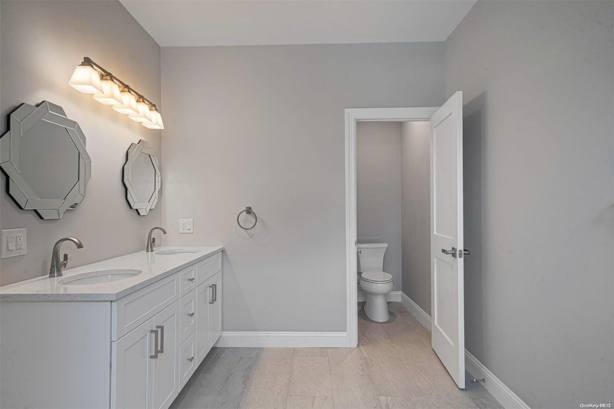Bathroom, Dual Sink Vanities, Interior