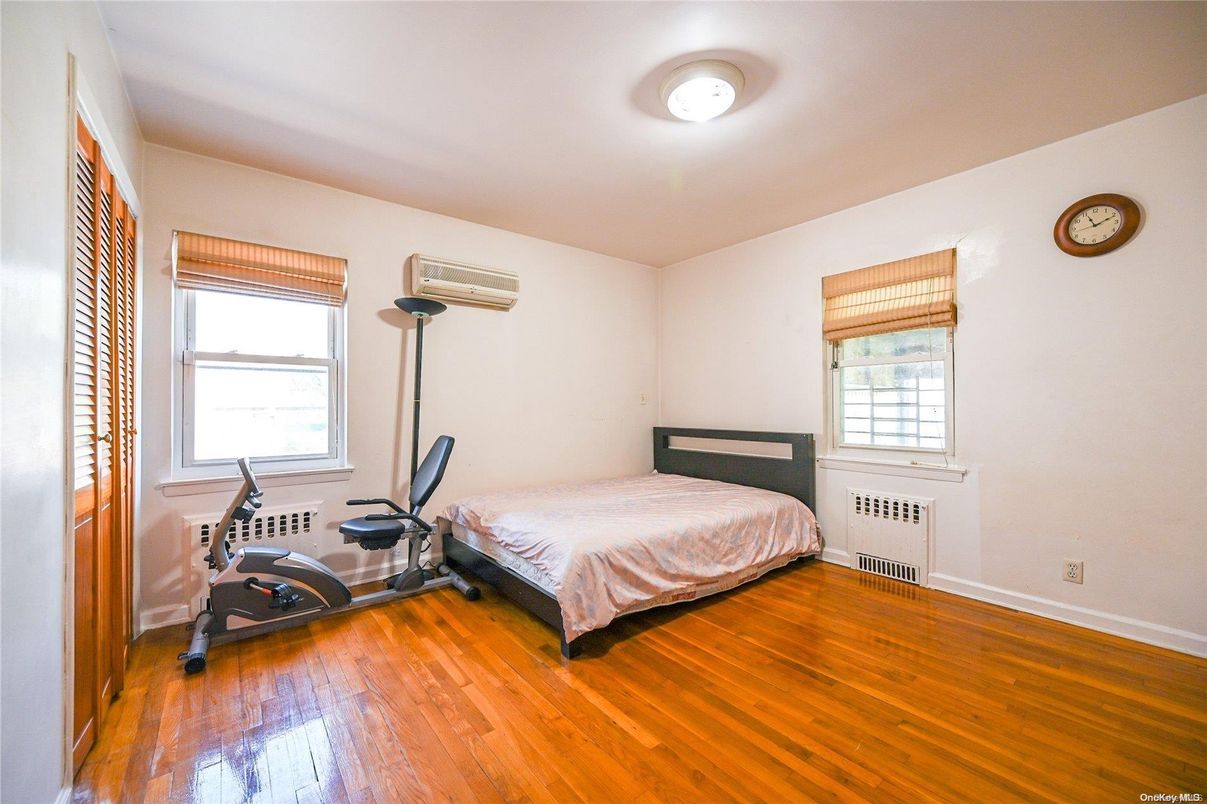 Bedroom, Fitness Equipment, Interior, Wood Texture Flooring