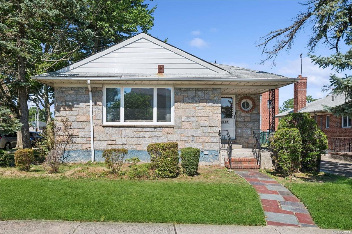 Exterior, Facade, Brick Facade, Split Level