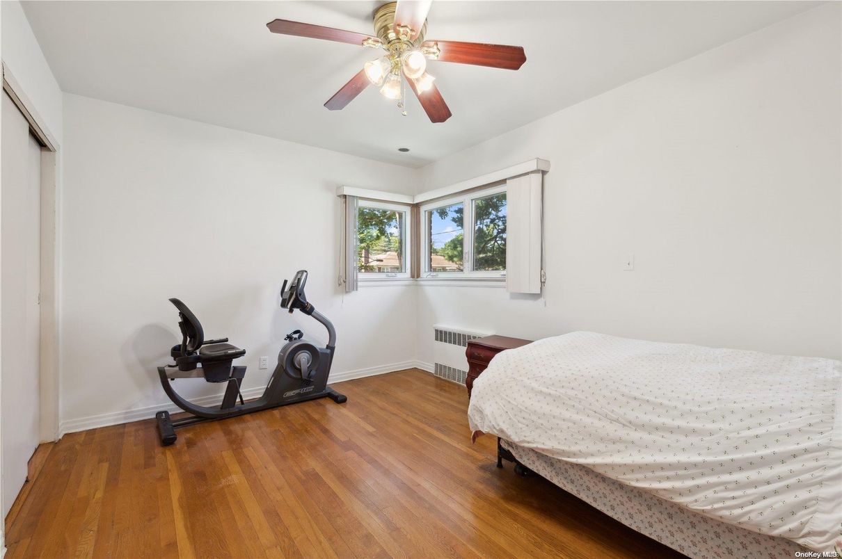 Bedroom, Fitness Equipment, Interior, Wood Texture Flooring