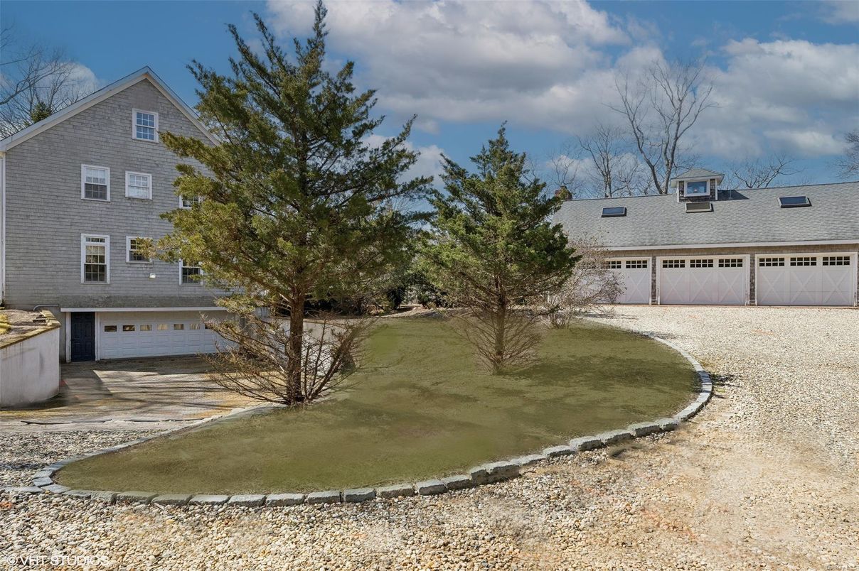 Attached, Exterior, Facade, Farmhouse