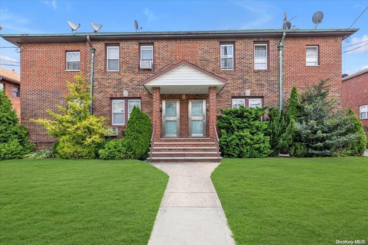 Exterior, Facade, Brick Facade, Georgian