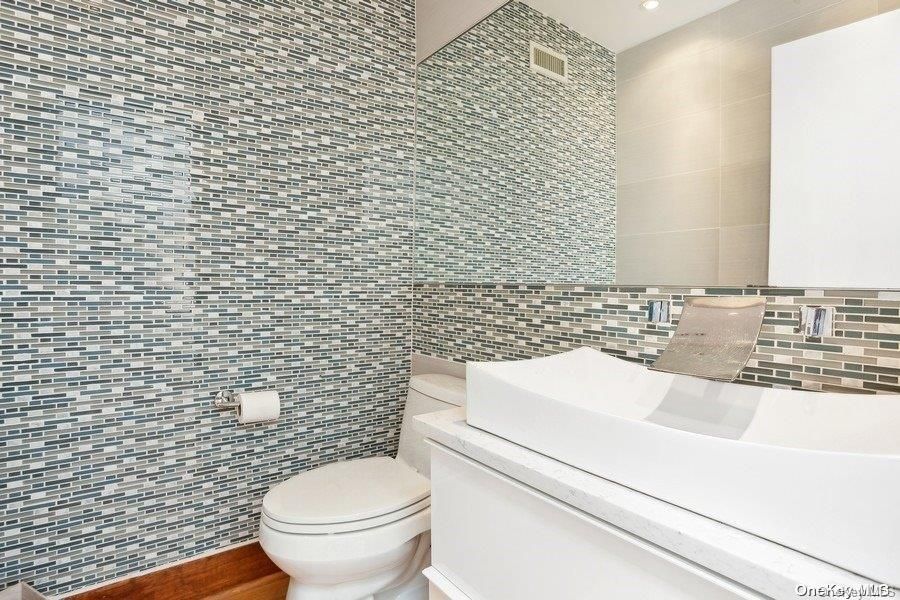 Bathroom, Interior, Recessed Lighting, Wood Texture Flooring