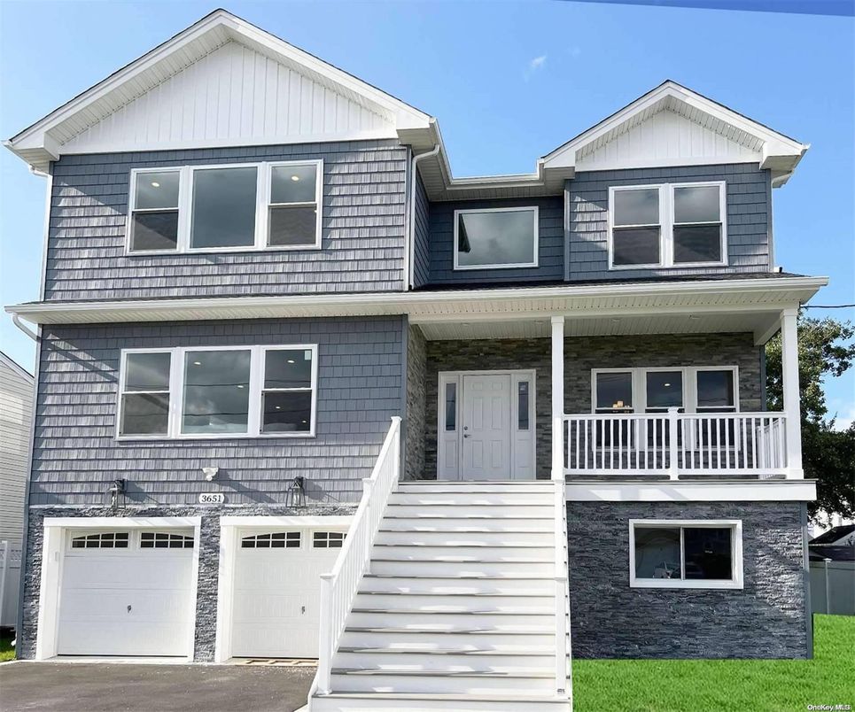 Attached, Exterior, Facade, Farmhouse