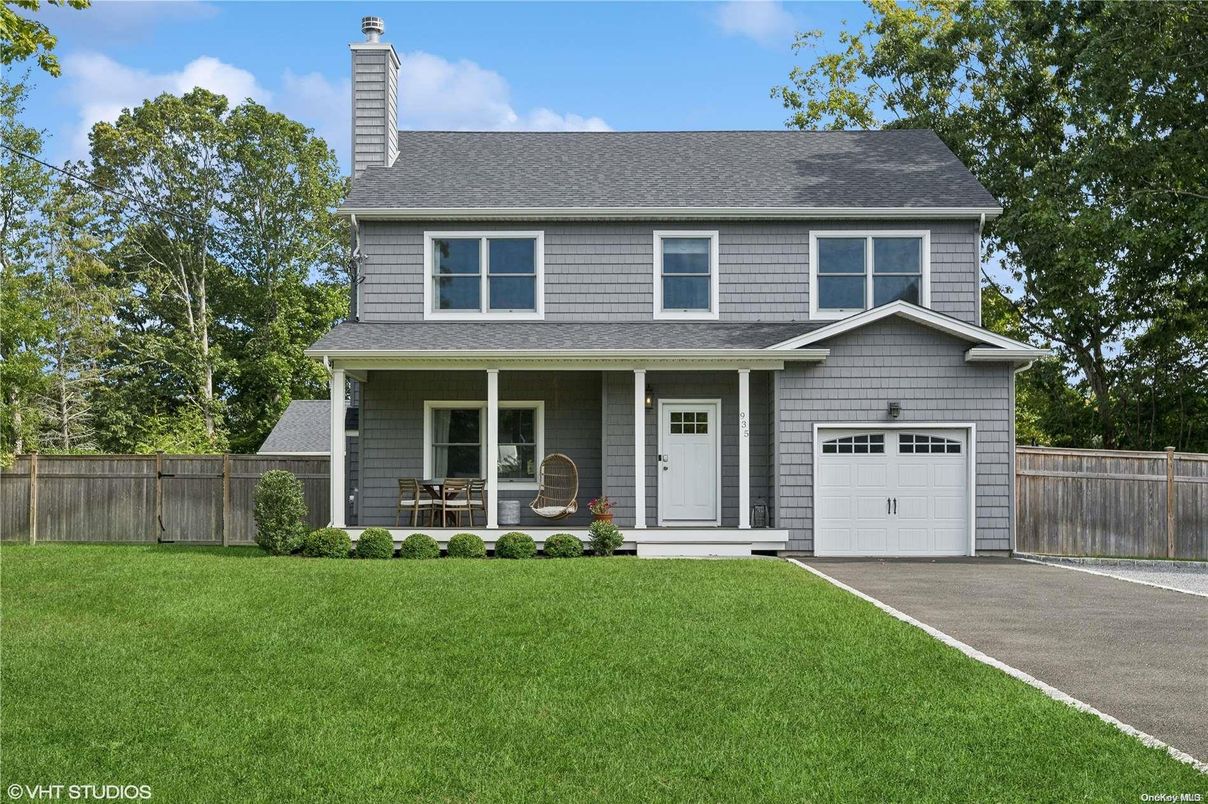 Attached, Exterior, Facade, Cape Cod