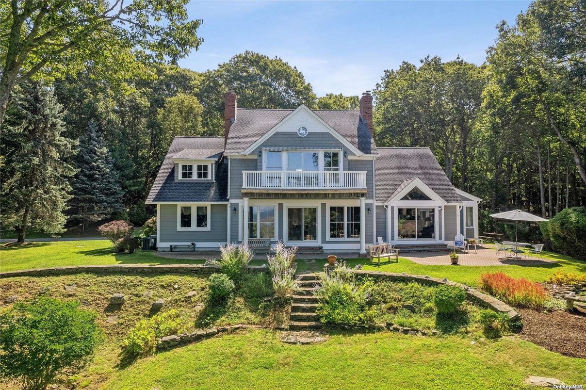 Backyard, Exterior, Facade, Queen Anne Victorian
