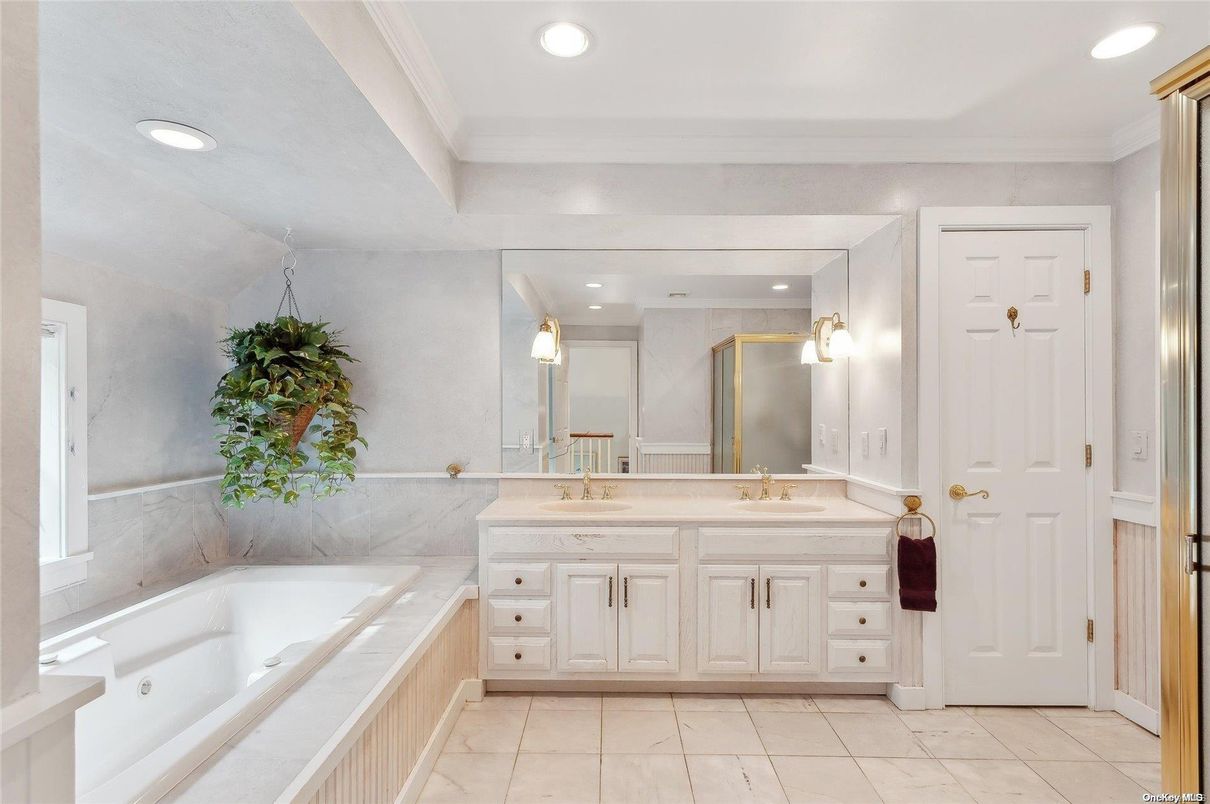 Bathroom, Dual Sink Vanities, Interior, Recessed Lighting