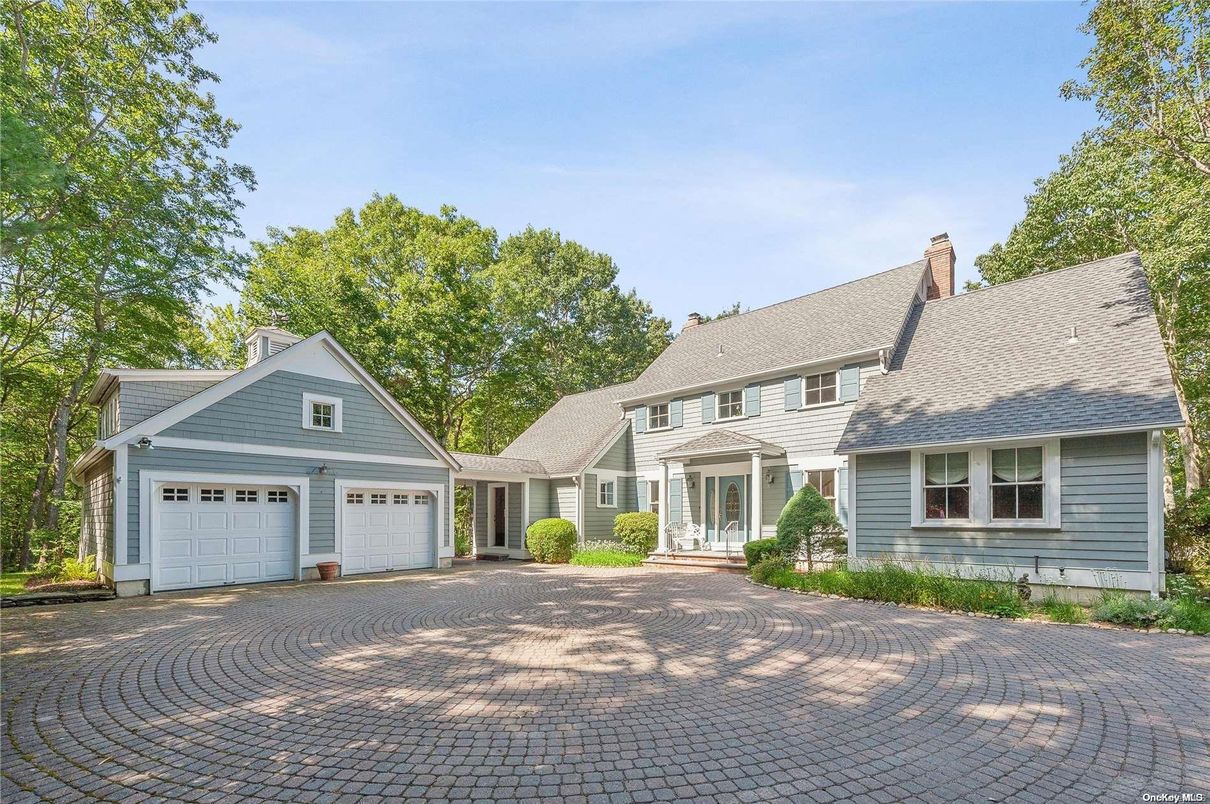 Attached, Exterior, Facade, Cape Cod