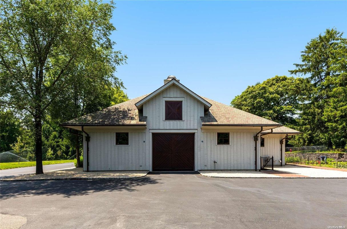 Attached, Exterior, Facade, Farmhouse
