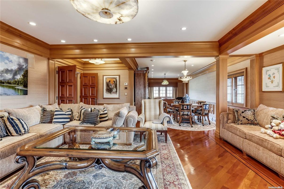 Dining room, Interior, Living room, Pendant Lights, Recessed Lighting, Wood Texture Flooring, Wooden Walls