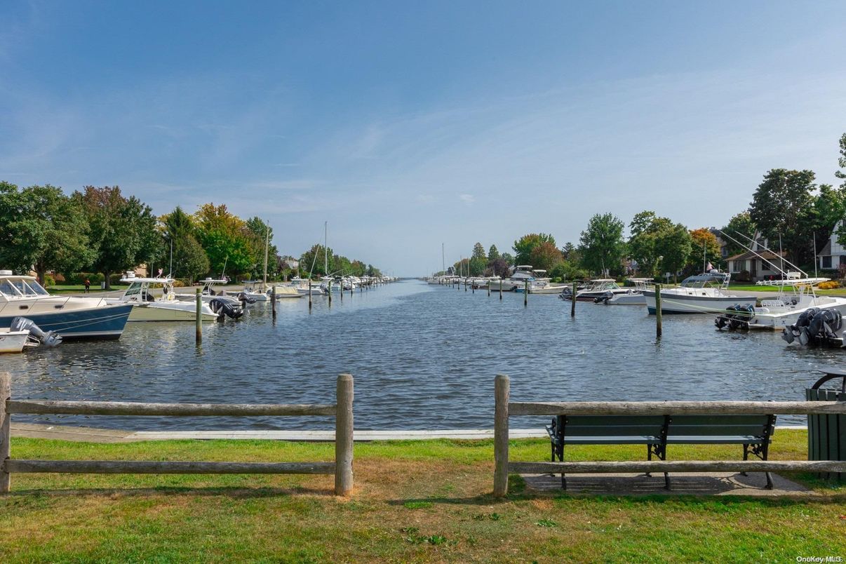 Exterior, Lake