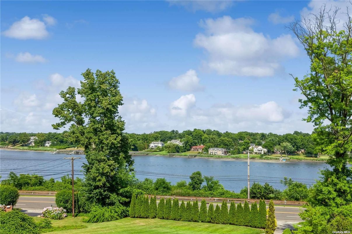 Exterior, Lake