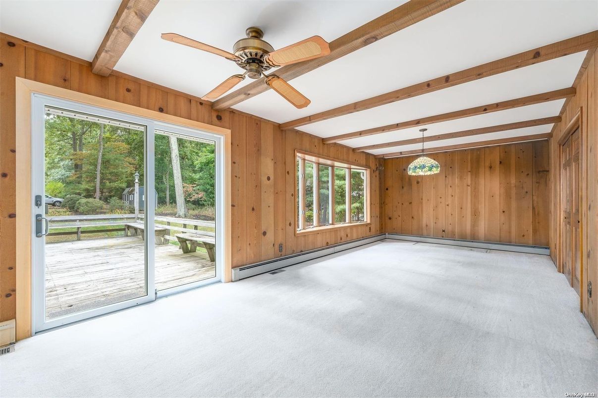 Empty room, Interior, Pendant Lights, Wooden Beams, Wooden Walls