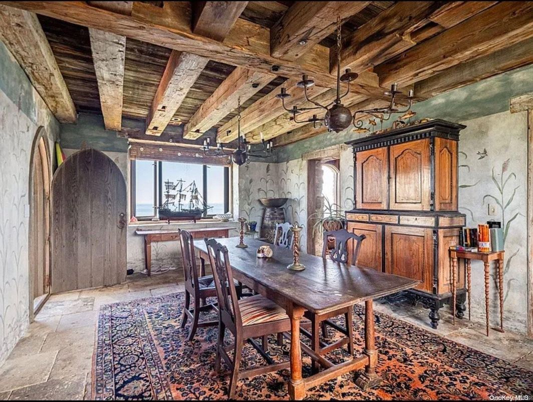 Dining room, Interior, Pendant Lights, Wooden Beams, Wooden Ceilings