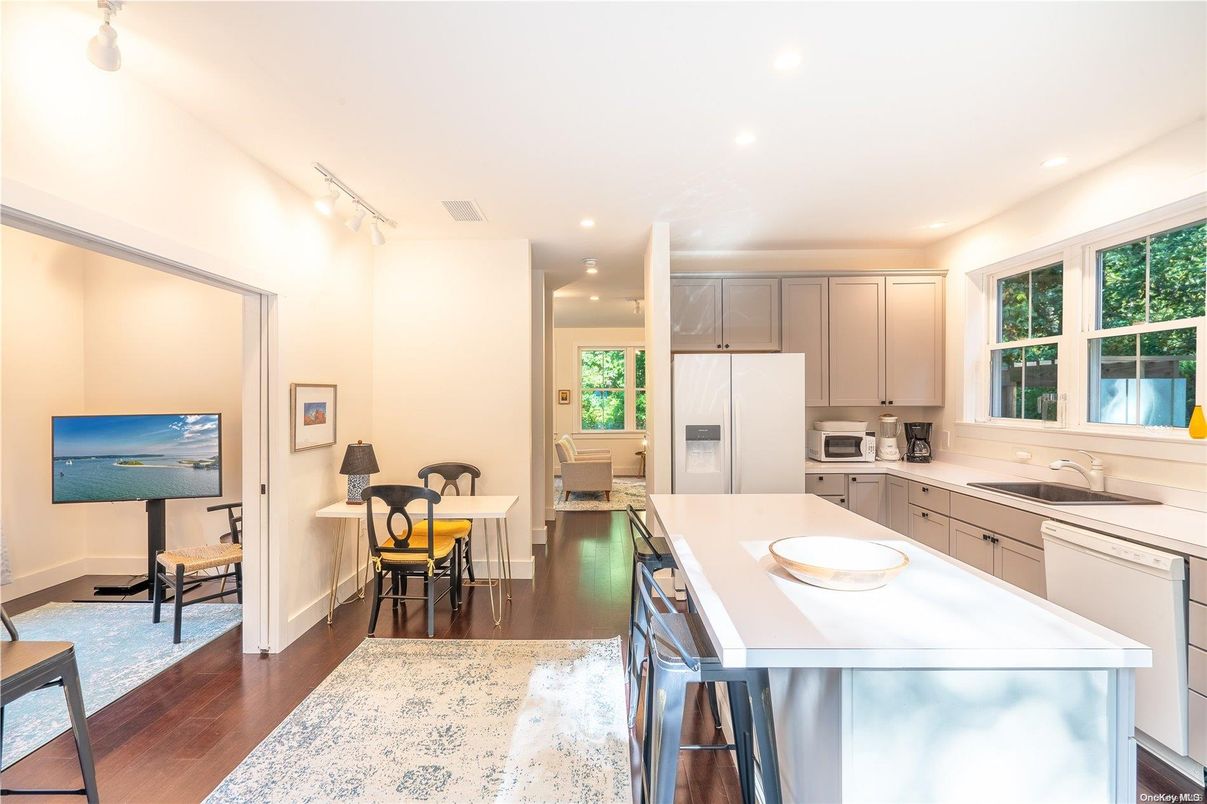 Dining room, Interior, Kitchen, Recessed Lighting, Wood Texture Flooring