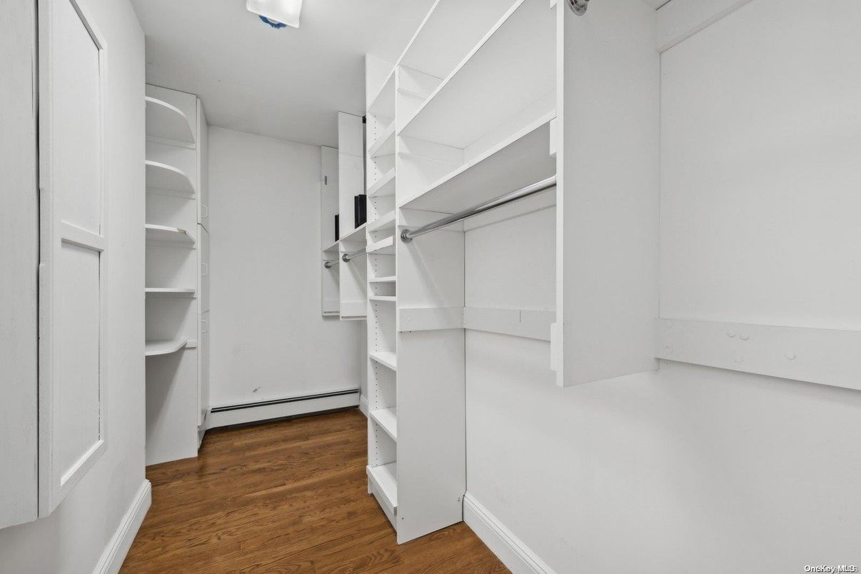 Interior, Walk-in Closets, Wood Texture Flooring